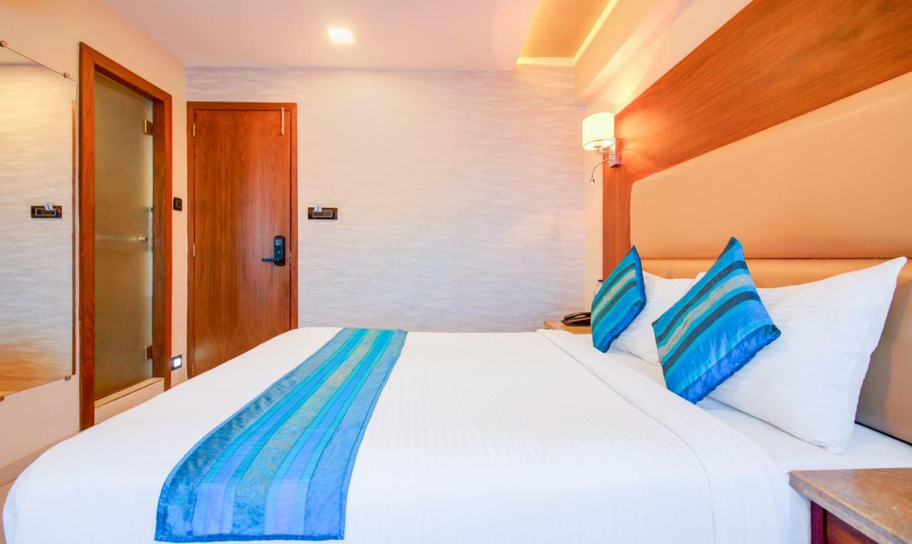 Hotel Oxford มุมไบ ภายนอก รูปภาพ